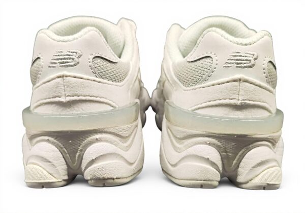 New Balance 9060 Sneaker Bambini Ragazzi Design Futurista